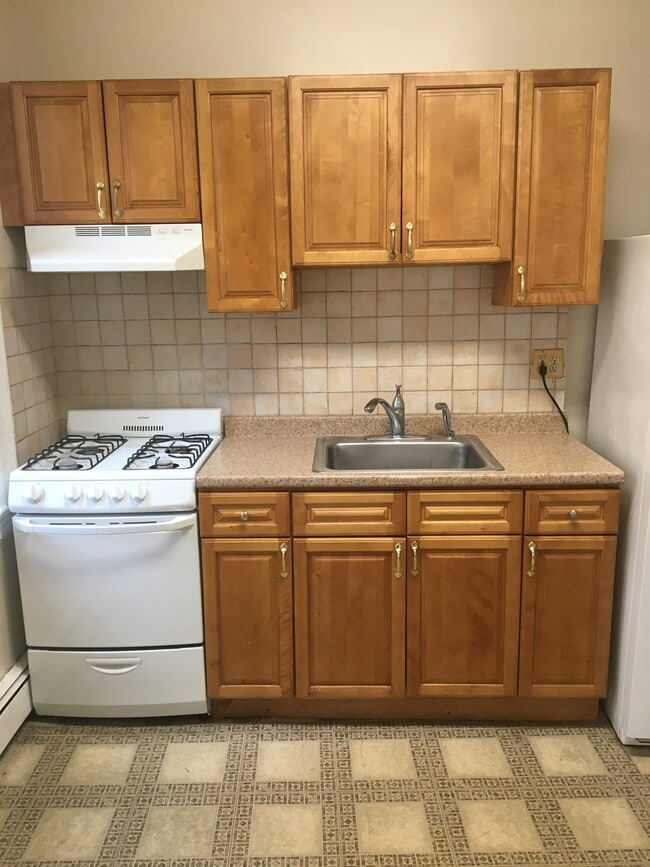 102 W 49th St, Unit 6