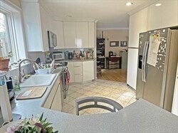 21 Hamlet St in Newton, MA - Building Photo - Building Photo