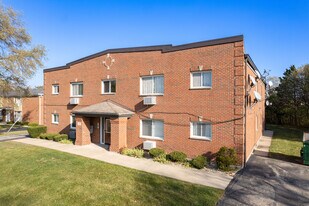 5N205 Eagle Ter in Itasca, IL - Building Photo