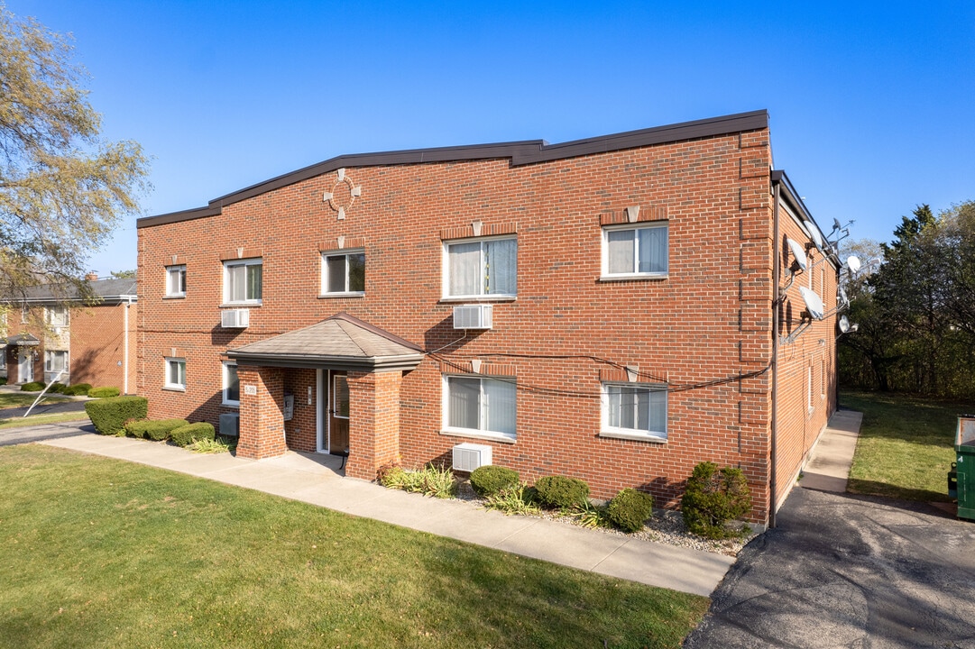 5N205 Eagle Ter in Itasca, IL - Building Photo