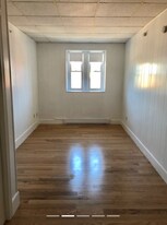 272 Newbury St, Unit 14