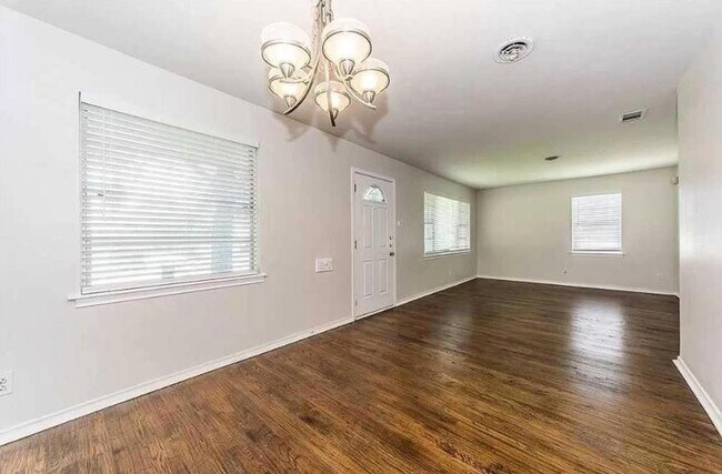 2335 Wildoak Dr in Dallas, TX - Building Photo - Building Photo