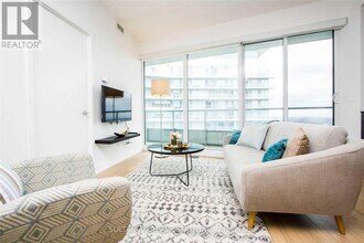 115 McMahon Dr in Toronto, ON - Building Photo - Building Photo