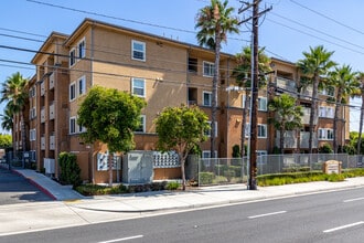 Stonegate I in Anaheim, CA - Building Photo - Building Photo