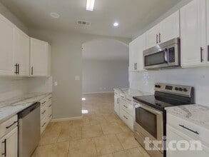 624 Nora Ln, Unit 619 in Desoto, TX - Building Photo - Building Photo