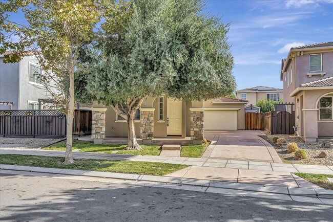 property at 165 W Questa Trl