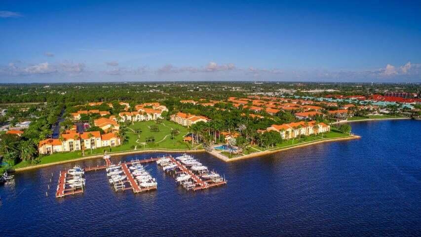 103 Yacht Club Way in Hypoluxo, FL - Building Photo