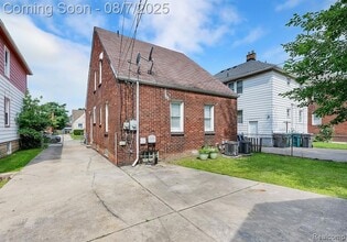 4790 Williamson St, Unit UPPER in Dearborn, MI - Building Photo - Building Photo