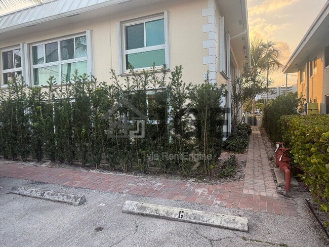 861 SE 22nd Ave in Pompano Beach, FL - Building Photo - Building Photo