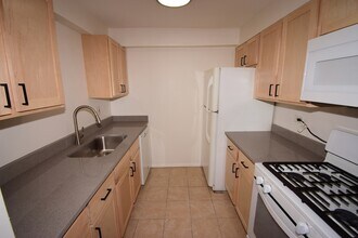 108 E Bailey Rd, Unit M in Naperville, IL - Building Photo - Building Photo