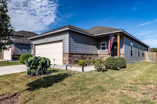 3023 Laguna Clfs in Converse, TX - Building Photo - Building Photo