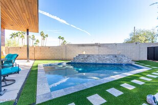 8325 E Wethersfield Rd in Scottsdale, AZ - Building Photo