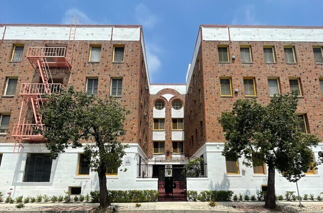 The Hannah on 9th in Los Angeles, CA - Foto de edificio - Floor Plan