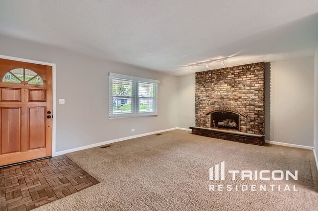 2 Bernard Ct in Buffalo Grove, IL - Building Photo - Building Photo