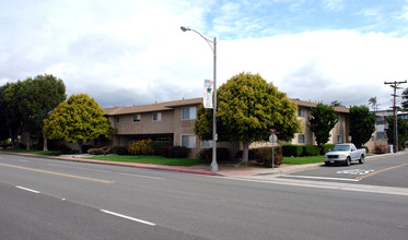 Meadowlark Apartments in San Clemente, CA - Building Photo - Building Photo