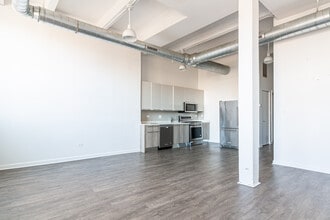 932 W Dakin St, Unit 304 in Chicago, IL - Foto de edificio - Building Photo