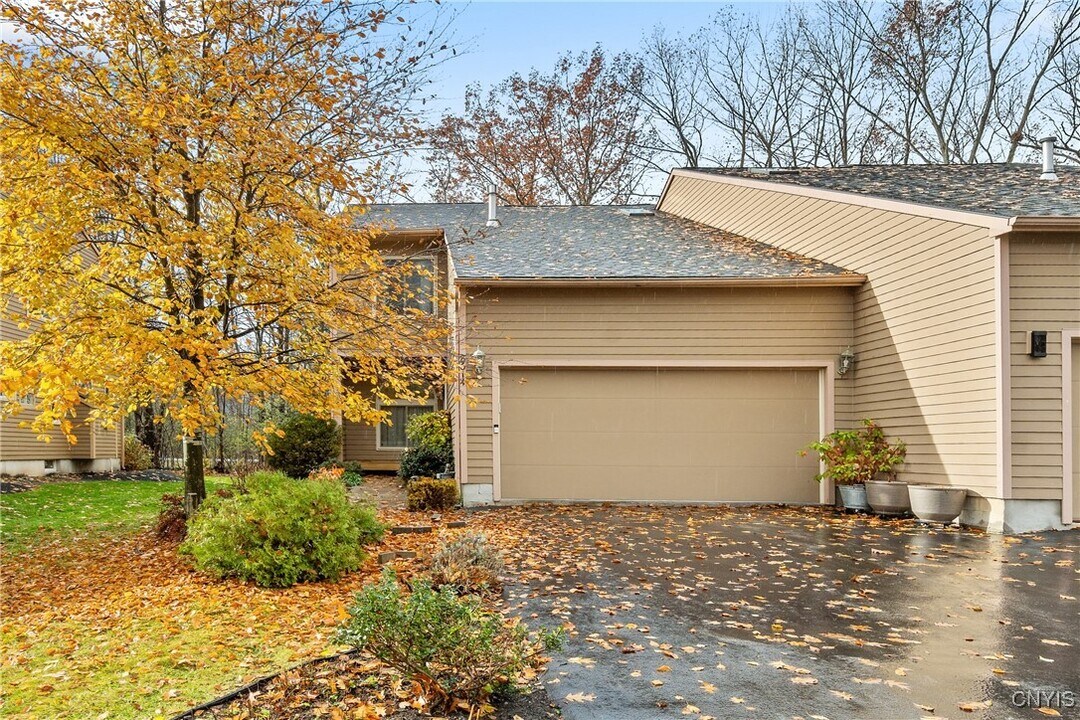 8614 Wrenwood Cir in Baldwinsville, NY - Building Photo