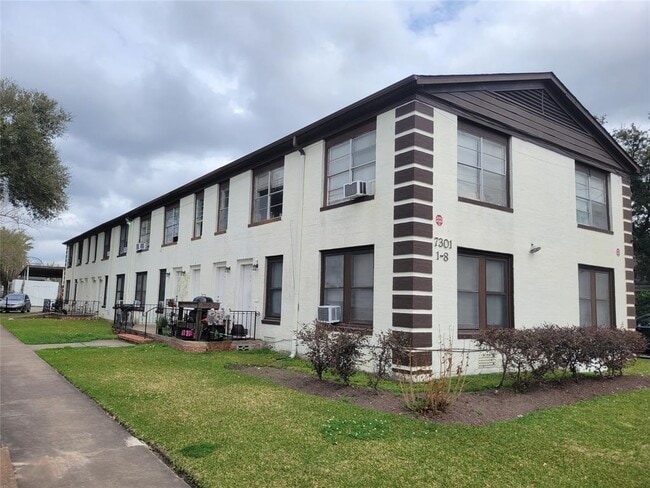 7301 Capitol St in Houston, TX - Building Photo - Building Photo