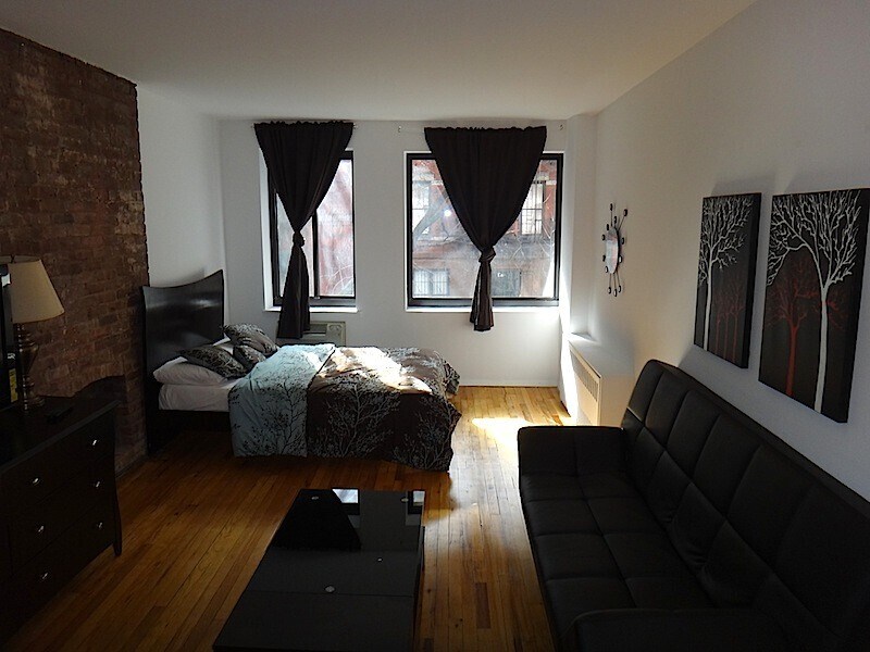 165 E 89th St in New York, NY - Building Photo