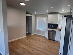 402 Harbor Blvd in Burbank, WA - Building Photo - Building Photo