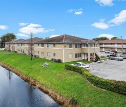 1016 Twin Lakes Dr in Coral Springs, FL - Building Photo - Building Photo