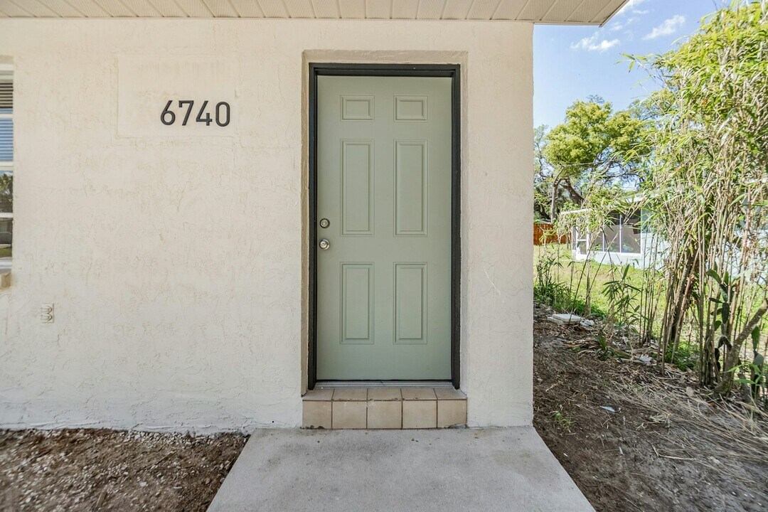 6746 Carnelian Ave in New Port Richey, FL - Building Photo