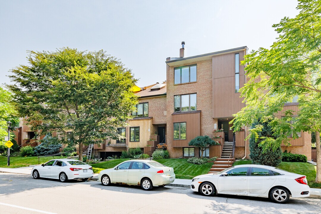 12664 Odette-Oligny Rue in Montréal, QC - Building Photo