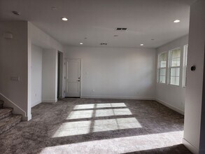 2916 Liscum St in Santa Rosa, CA - Foto de edificio - Building Photo