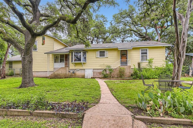 6804 Vine St in Austin, TX - Foto de edificio - Building Photo