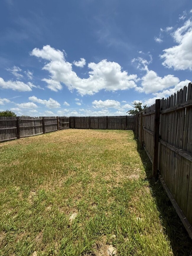 131-131 Collett Ct in Weatherford, TX - Building Photo - Building Photo