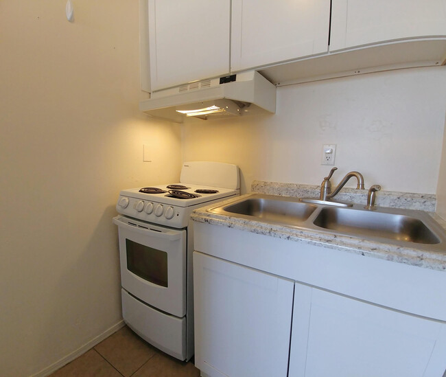 308 Vassar Dr SE-Unit -9 in Albuquerque, NM - Building Photo - Building Photo