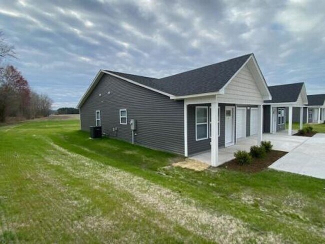 2004 Sunnybrook Rd-Unit -Unit B in Greenville, NC - Building Photo - Building Photo