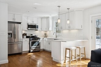 4 Stuart Ct in Hampton Bays, NY - Building Photo - Building Photo