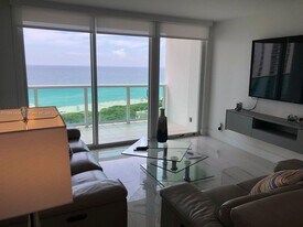 100 Bayview Dr in Sunny Isles Beach, FL - Building Photo