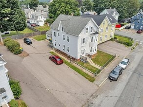 9 Leonard St in North Attleborough, MA - Foto de edificio - Building Photo