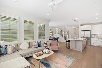 331 Laurel in Lake Forest, CA - Building Photo - Building Photo