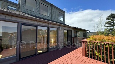 974 Vernal Ave in Mill Valley, CA - Building Photo - Building Photo