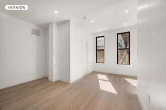 266 Stagg St in Brooklyn, NY - Building Photo - Building Photo