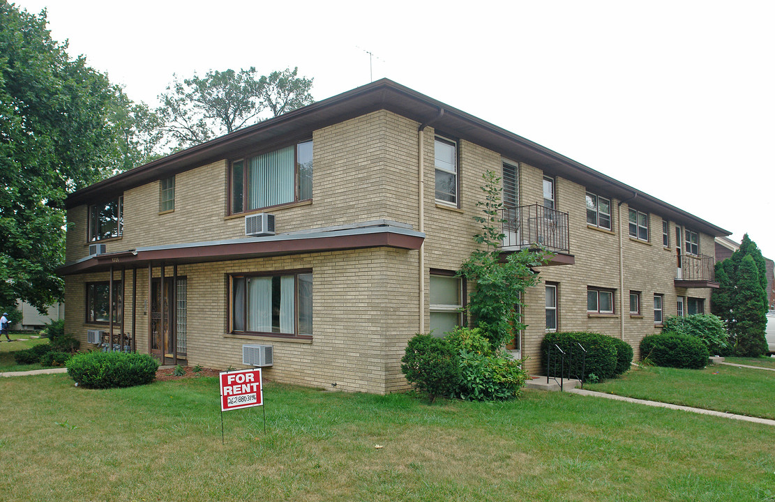 3723 Washington Ave in Racine, WI - Building Photo