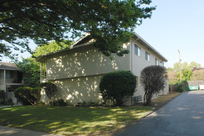 2315 Pauline Dr in San Jose, CA - Foto de edificio - Building Photo