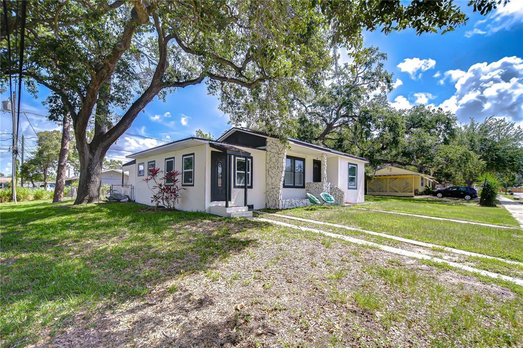 5325 8th Ave S in Gulfport, FL - Building Photo