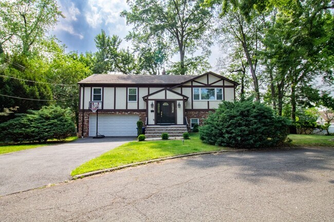 property at 7 Campi Ct