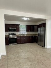 1129 SW 10th St in Miami, FL - Building Photo - Building Photo