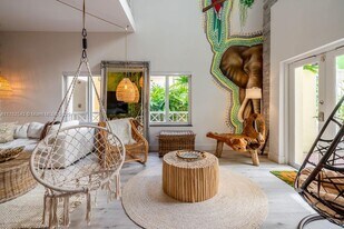 100 Jefferson Ave in Miami Beach, FL - Building Photo