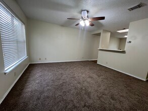 4922 Hilltop Field Dr in San Antonio, TX - Building Photo - Building Photo