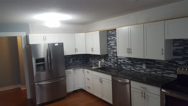 121 Avery St in Greenville, NC - Building Photo - Building Photo