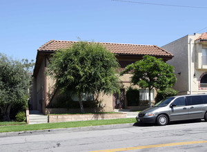 453 E Orange Grove Ave in Burbank, CA - Building Photo - Building Photo