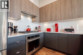 621-621 Regan Ave in Coquitlam, BC - Building Photo - Building Photo
