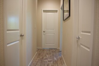 49 Lake House Ct in Sacramento, CA - Building Photo - Building Photo