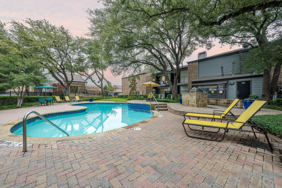 Davenport Apartments in Dallas, TX - Building Photo